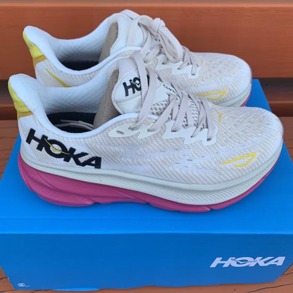 NEW Hoka Women’s Clifton 9 Pink size 8